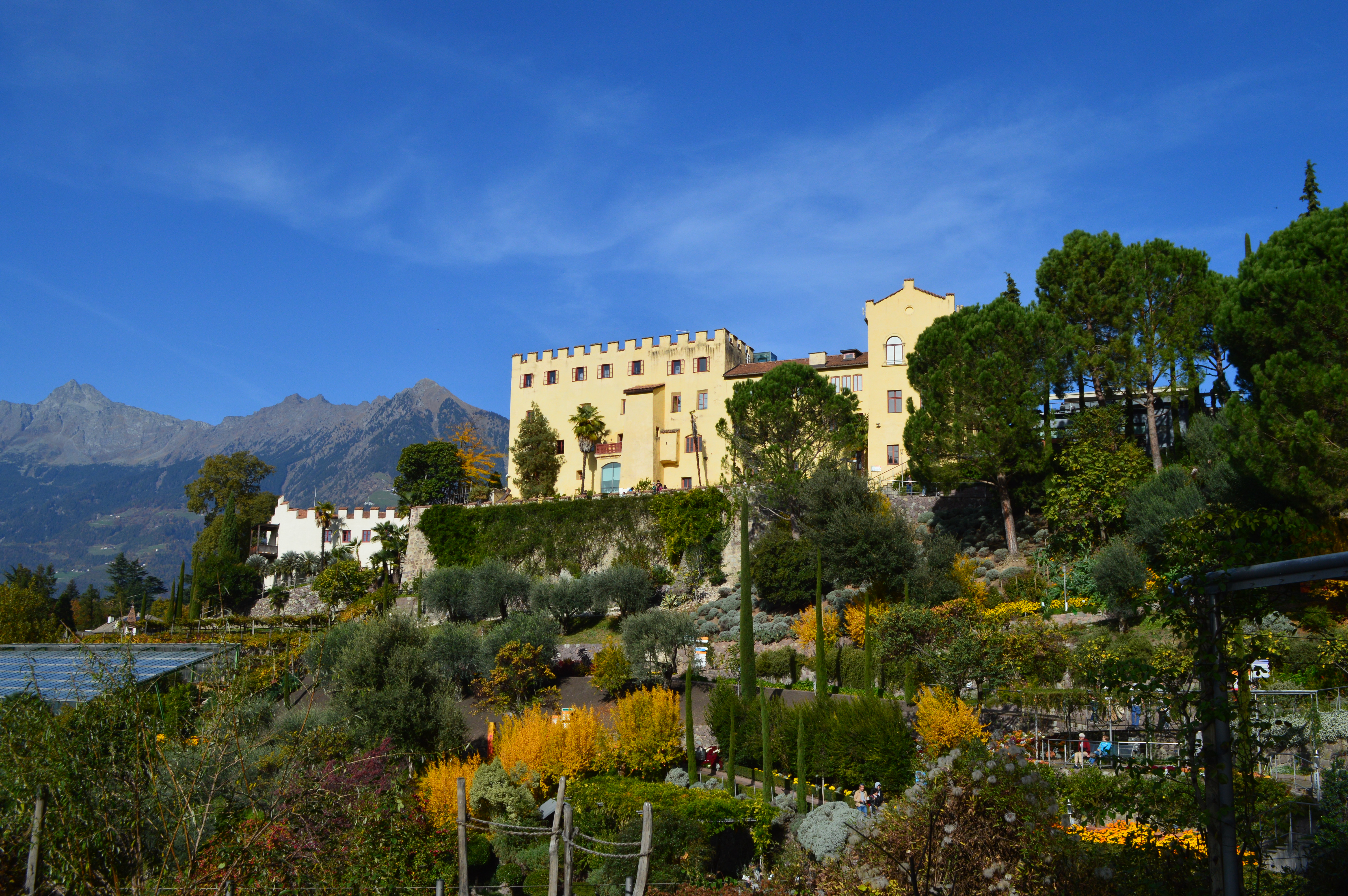 Blick auf die Gärten von Schloss Trauttmansdorff in Meran